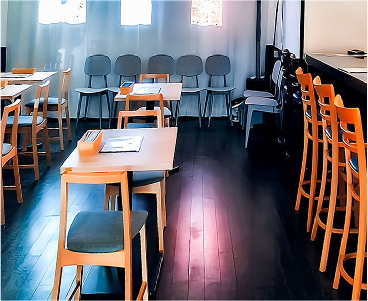 関内人気カレーyukartの森店内