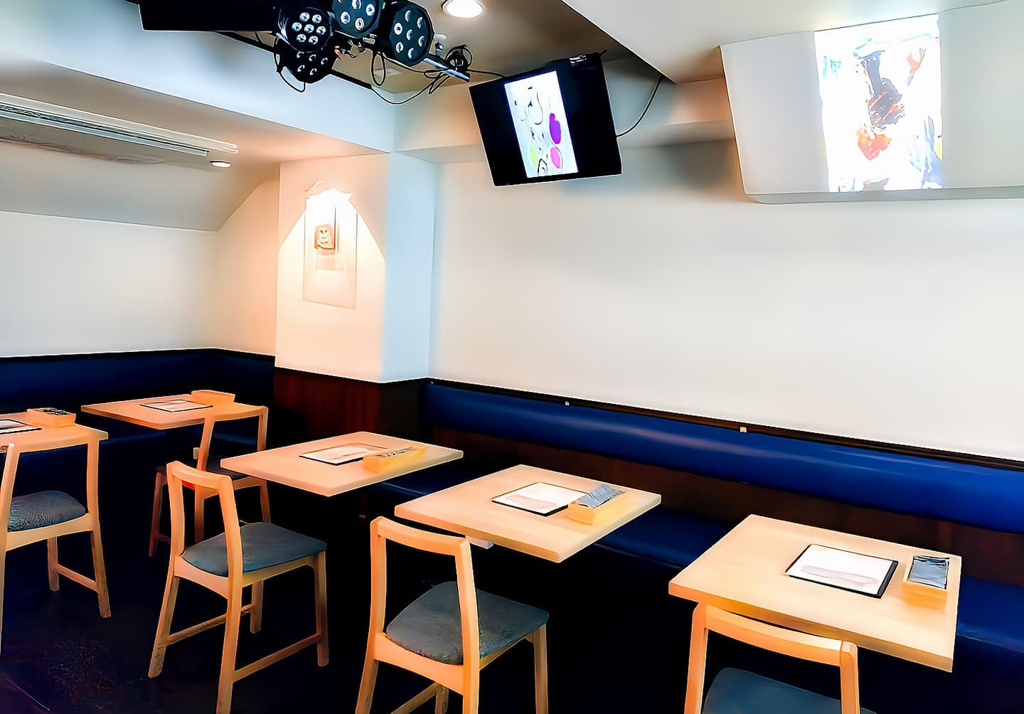 横浜・関内宝石箱カレー店内2